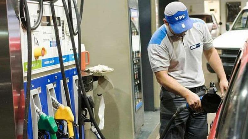 YPF se sumó a Shell y aumentó sus combustibles en un 3,8%
