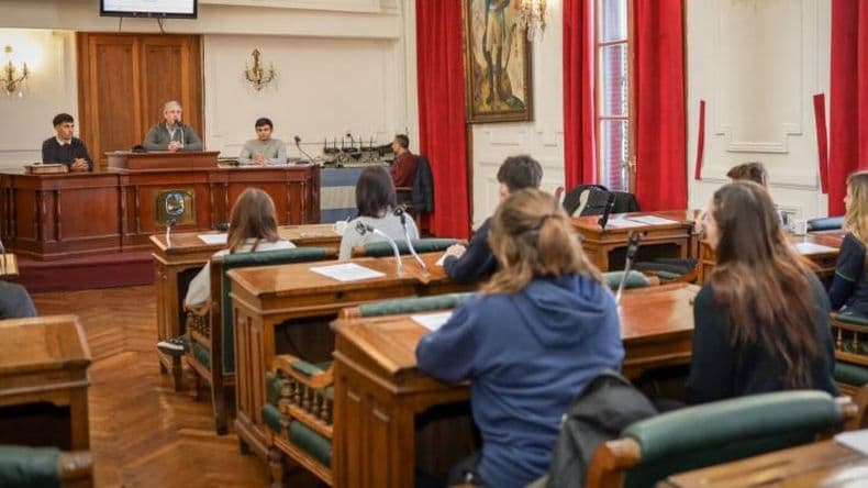 Se desarrolló la primera sesión del Parlamento Estudiantil