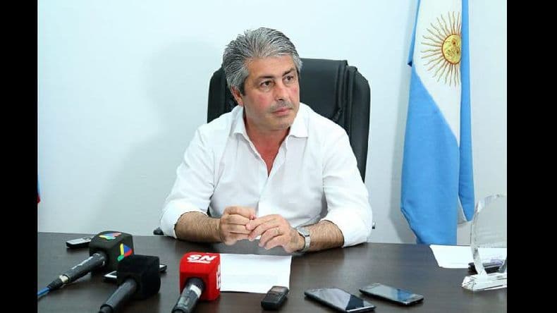 Javier Martínez dispuso rebajar su sueldo y el de sus funcionarios un 30 por ciento
