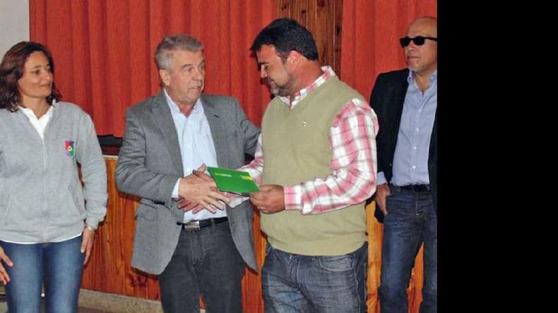 Omar Pacini hizo la primera entrega del Fondo Educativo