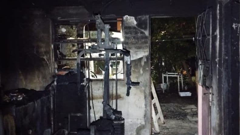 La voracidad del fuego destruyó la vivienda y las pertenencias de una familia en barrio Acevedo