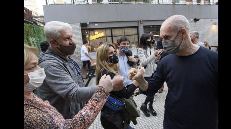 Caba: eliminan los aforos para los encuentros sociales y en los comercios porteños ante "mejora sanitaria"