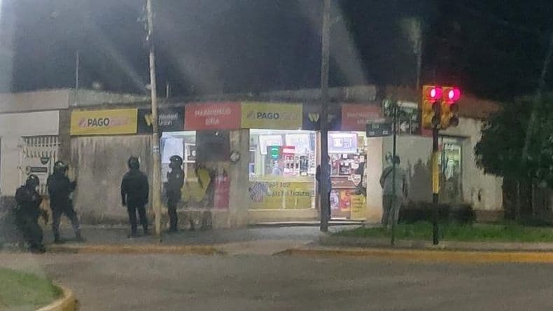 Delincuentes armados asaltaron un local de pagos de impuestos y servicios