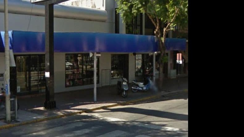Dos sujetos armados robaron en El Avenida