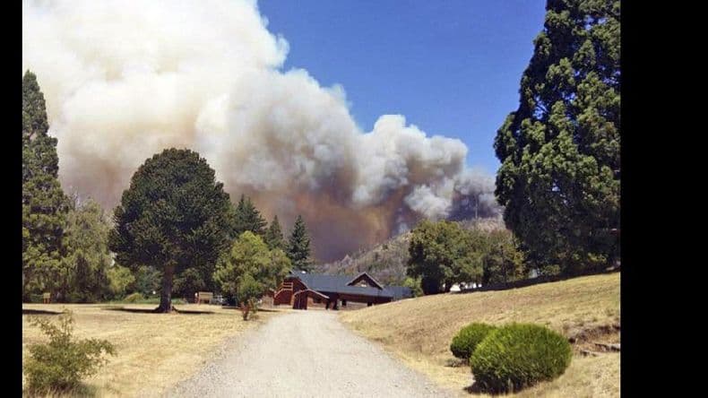 Continúa el incendio en el Parque Nacional Los Alerces