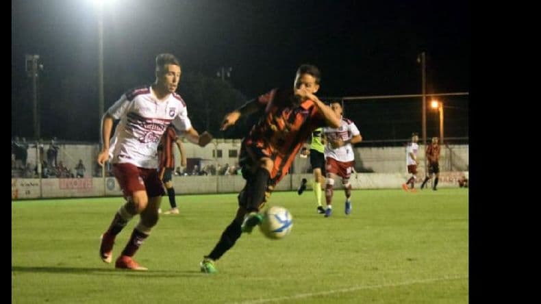 Douglas enfrentará el lunes a Sportivo Las Parejas buscando su recuperación
