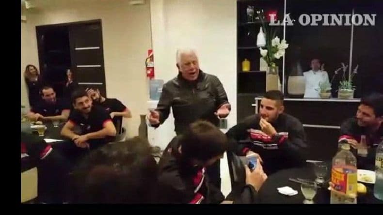 Mirá la sorpresa que recibió el plantel de Douglas luego del triunfo