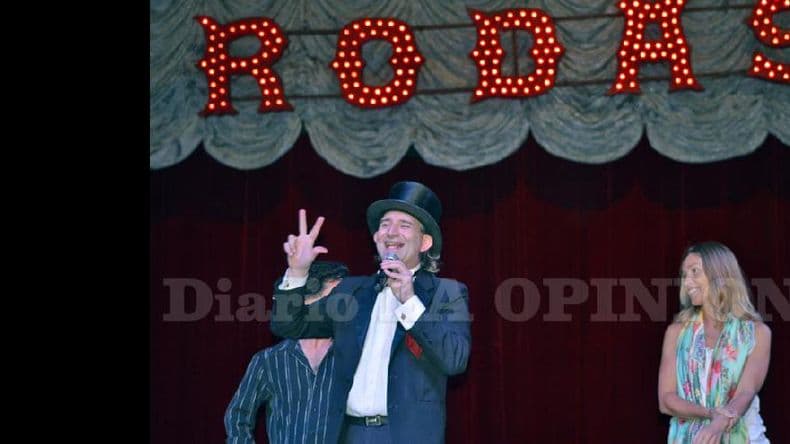 El Mago Sin Dientes junto al Circo Rodas en la ciudad