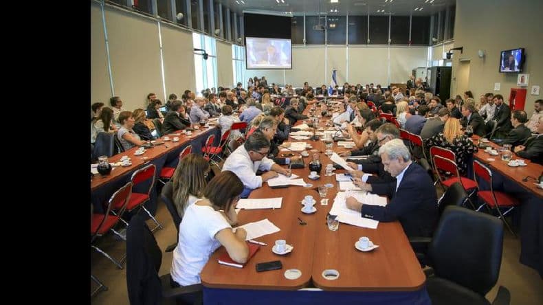 El oficialismo convocó a una sesión para apurar la votación de la reforma jubilatoria