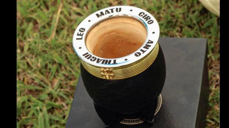 "Tomá mate": de Salto a las manos de Messi y su familia