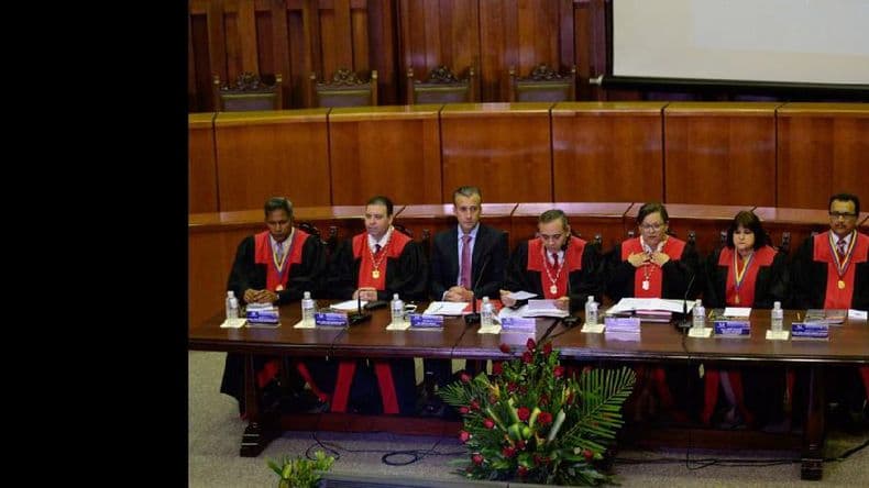 La máxima corte renunció a asumir poderes del Parlamento venezolano