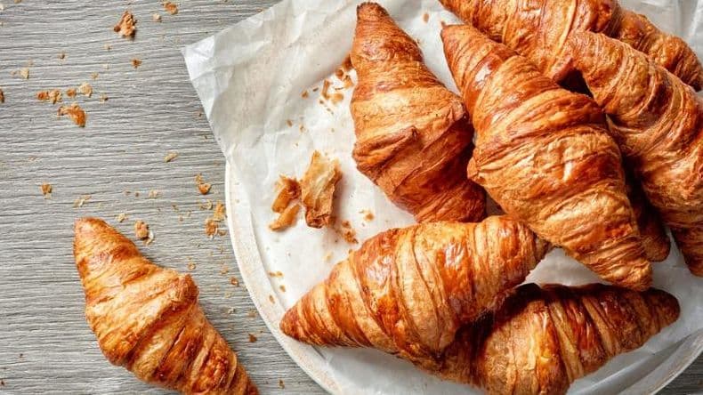 Día del Croissant: cuáles son las diferencias con la clásica medialuna argentina