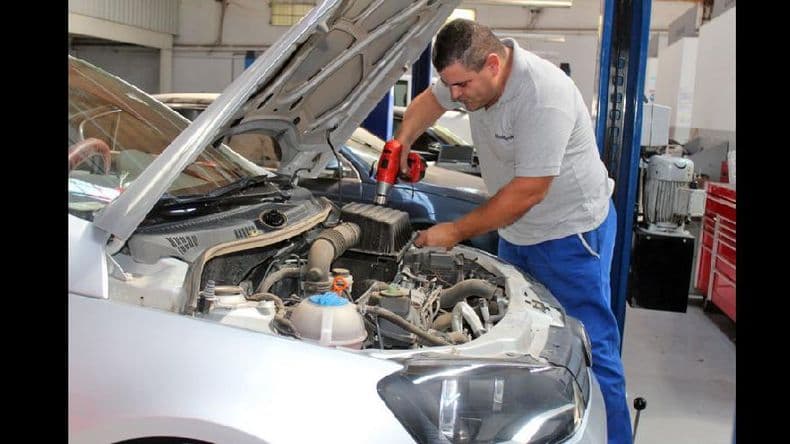 Los mecánicos automotores de nuestro país celebran hoy su día