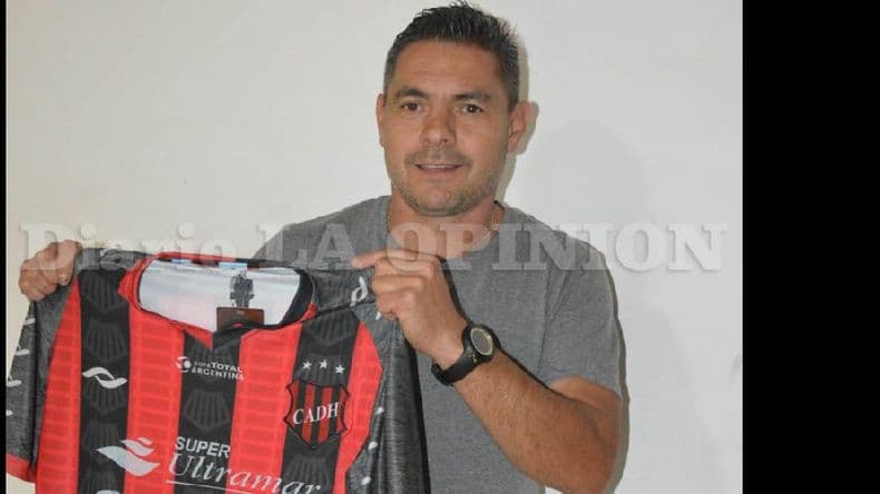 Puso el gancho en su nuevo contrato: Sergio Arias renovó con Douglas Haig