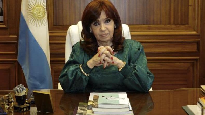 El blooper de Cristina en el Senado: "¿A qué hora cierra Rapanui?"