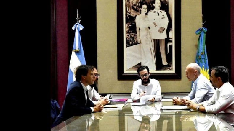 La Provincia firmó la suspensión de los aumentos de la electricidad