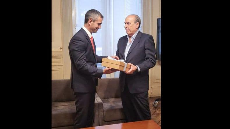 Milei envió al Congreso la "Ley ómnibus" que se tratará en sesiones extraordinarias