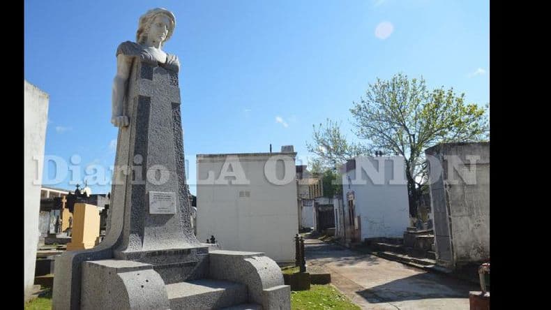 En el Cementerio Municipal, presentaron el Monumento restaurado a los Caídos en 1907