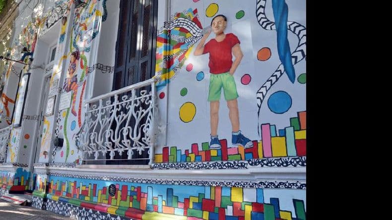 Un mural en la Escuela de Estetica