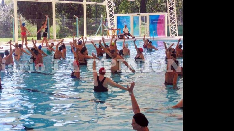 La gimnasia en el agua se impone entre los adultos mayores por sus beneficios