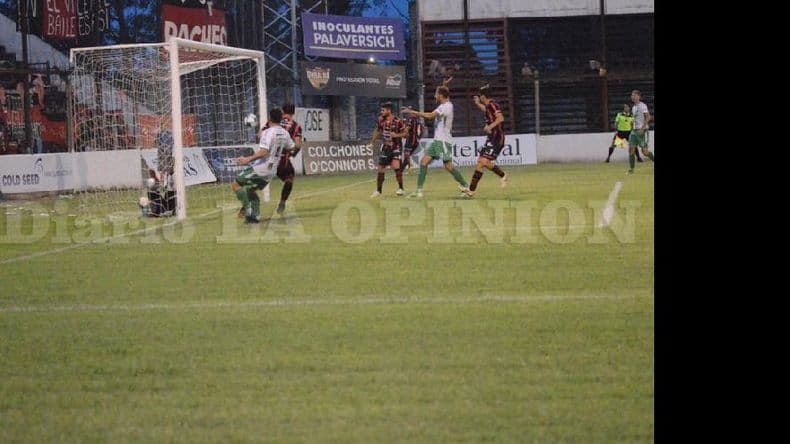 Douglas goleó a Sportivo Belgrano con un hat trick del "Tanque" González