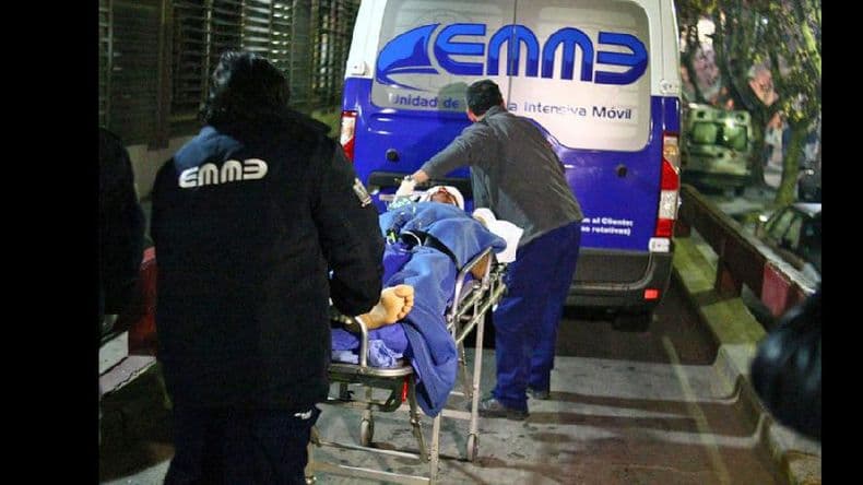 Intentó defender a su hija de un robo y recibió un disparo en la cabeza