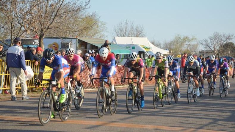 Ciclistas Unidos Pergamino se presenta en El Panorámico con su primer "Gran Premio"