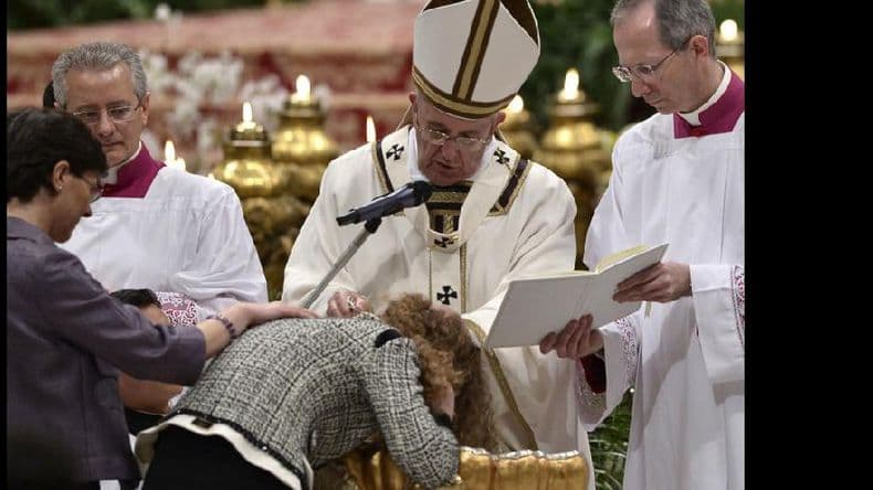 El Papa condenó el “silencio cómplice” ante la “furia yihadista” contra cristianos