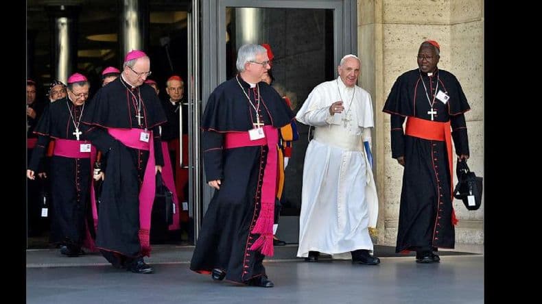 El Vaticano negó que el Papa Francisco tenga un tumor benigno en el cerebro