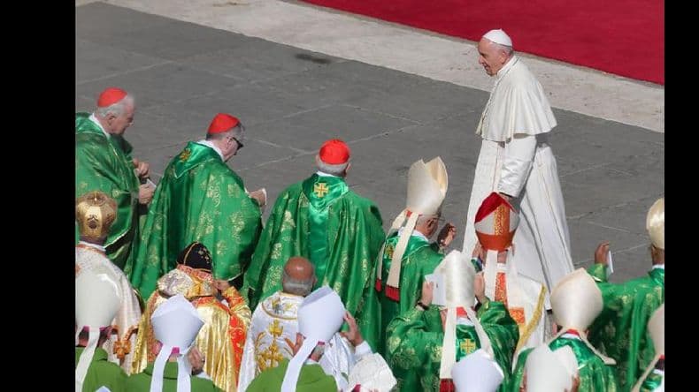 El Papa Francisco llamó a transformar una Iglesia que se distancia de los jóvenes
