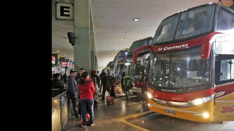 Conflicto con choferes de micros de larga distancia