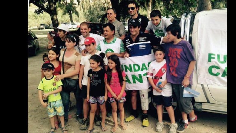 Gustavo Bassi cumple con su misión solidaria en el Dakar