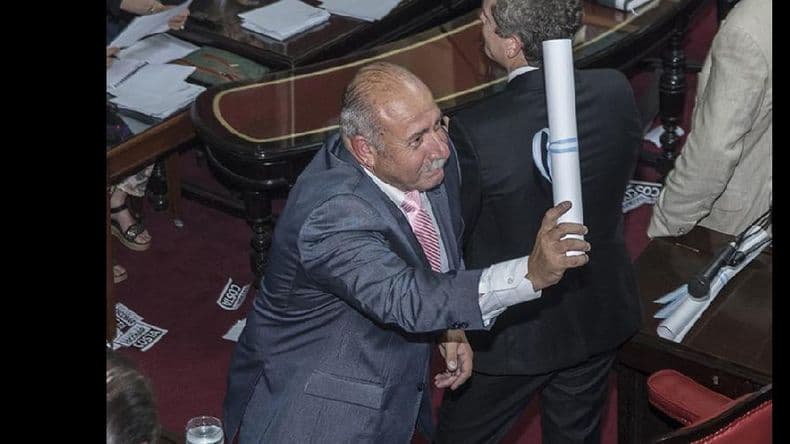 El FpV se dividió en el Senado bonaerense