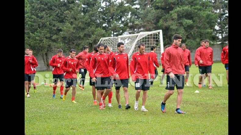 Douglas, sin confirmaciones, continúa trabajando en la búsqueda de refuerzos