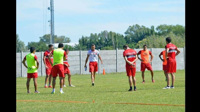 Douglas finaliza la primera semana de la pretemporada y programó amistosos