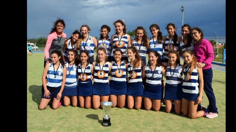 Viajantes es el campeón del torneo de hockey de la AHO en Séptima División