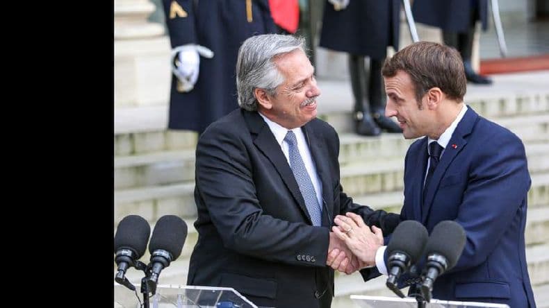 El presidente se reunió con Macron y logró apoyo para renegociar con el FMI