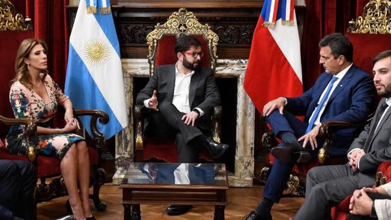 Massa junto al presidente Boric en el Congreso