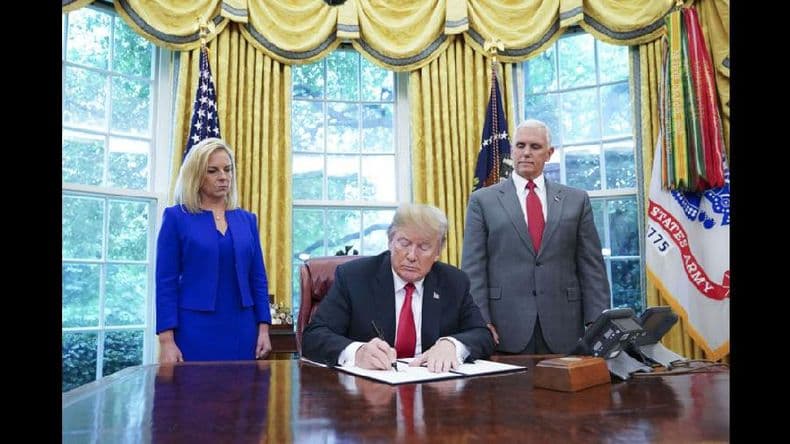 Asediado, Trump firmó un decreto para dejar de separar a las familias migrantes