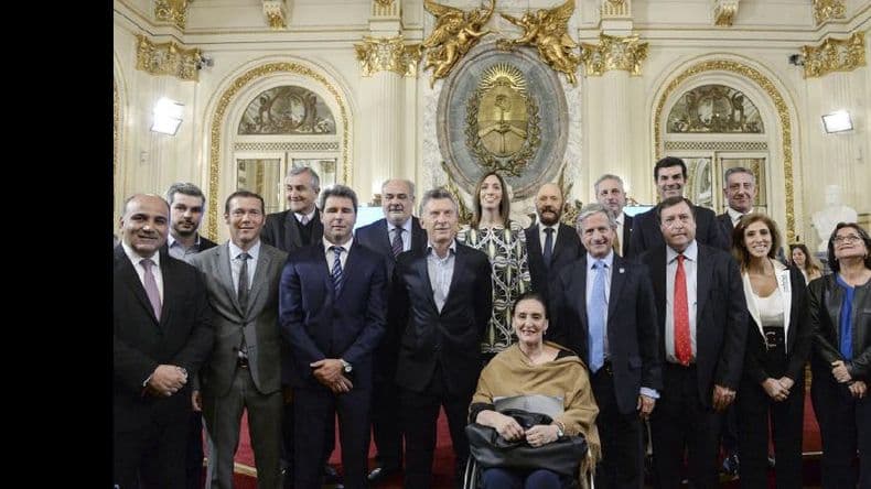 El presidente pactó con los gobernadores un plan para modernizar la gestión pública