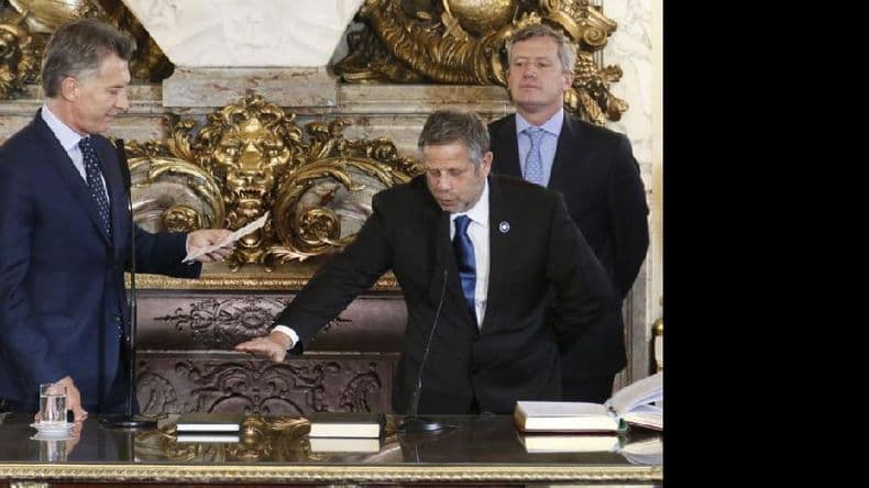 Macri puso en funciones a los nuevos ministros de Agroindustria y Salud