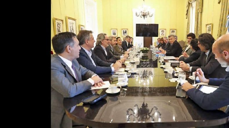 Macri instó a los ministros a ir hacia una “épica” para revertir las urnas en octubre