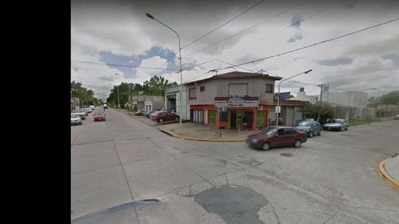 Violento robo en una pollería de Illia y Coni