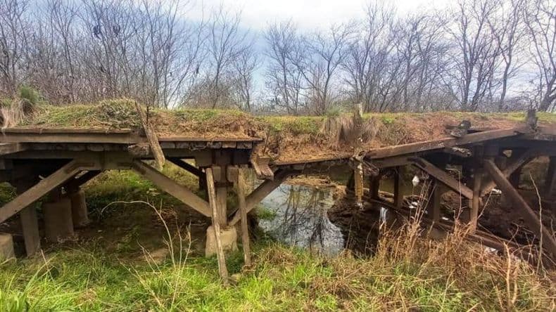 El puente del Paraje Pujol, a punto de caerse y es un riesgo constante para quienes lo utilizan