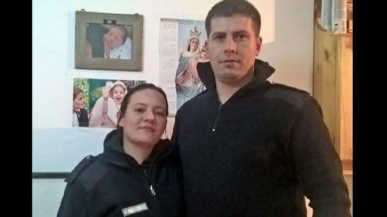 El gesto humanitario de dos policías conmovió a la ciudad