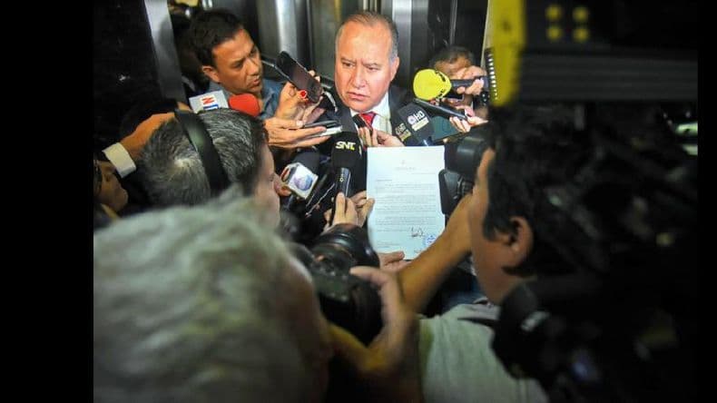 Horacio Cartes renunció ayer para ir al Senado y Paraguay tendría su primera presidenta