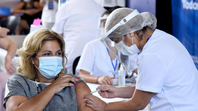 La Provincia comienza a aplicar la cuarta dosis: cuáles son los grupos priorizados