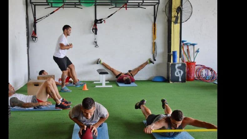Douglas Haig entrenó ayer en doble turno y hoy hará fútbol en el estadio
