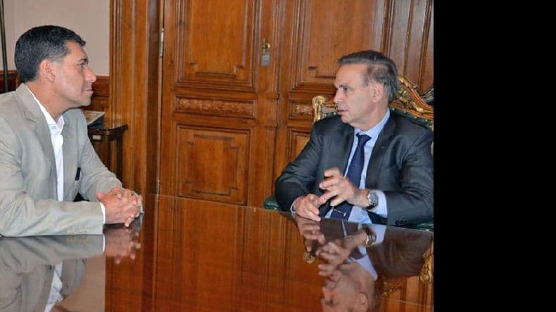 El peronismo cierra filas detrás de Casas y pide la “autonomía provincial”