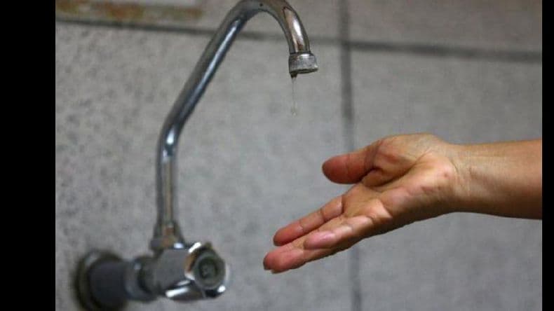 Cinco barrios sin agua por la rotura de un caño maestro